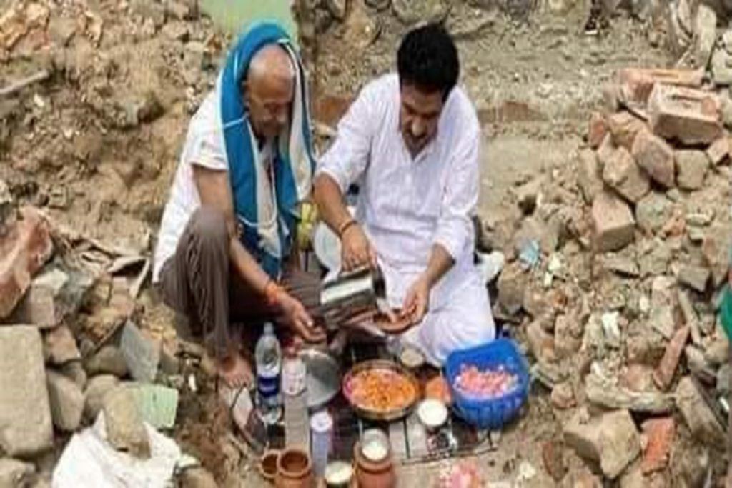 कश्मीरी पंडितों की घर वापसी से जुड़े हैं जम्मू-कश्मीर में आतंकी हमलों के तार, जानें अंदरखाने की बात 3 कश्मीरी पंडित