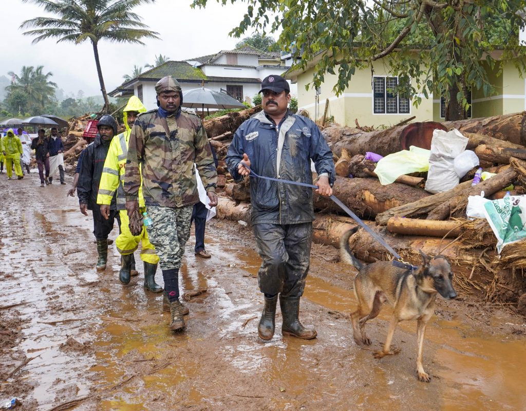 Wayanad Landslide : अपनी शादी के लिए कुछ पैसे जोड़ने पहुंचा था बिहार का रंजीत लेकिन… 2 02081 Pti08 02 2024 000411A