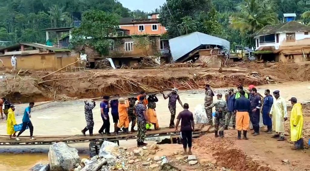 Wayanad Landslides: केरल में भूस्खलन से अबतक 308 लोगों की मौत, राहत बचाव कार्य जारी, मदद के लिए बढ़े हाथ 1 03081 Pti08 03 2024 000147A