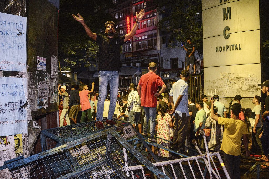 R G Kar Hospital Incident : बीजेपी का आरोप- ममता बनर्जी के गुंडों ने अस्पताल में की तोड़फोड़ 2 15081 Pti08 15 2024 000025B