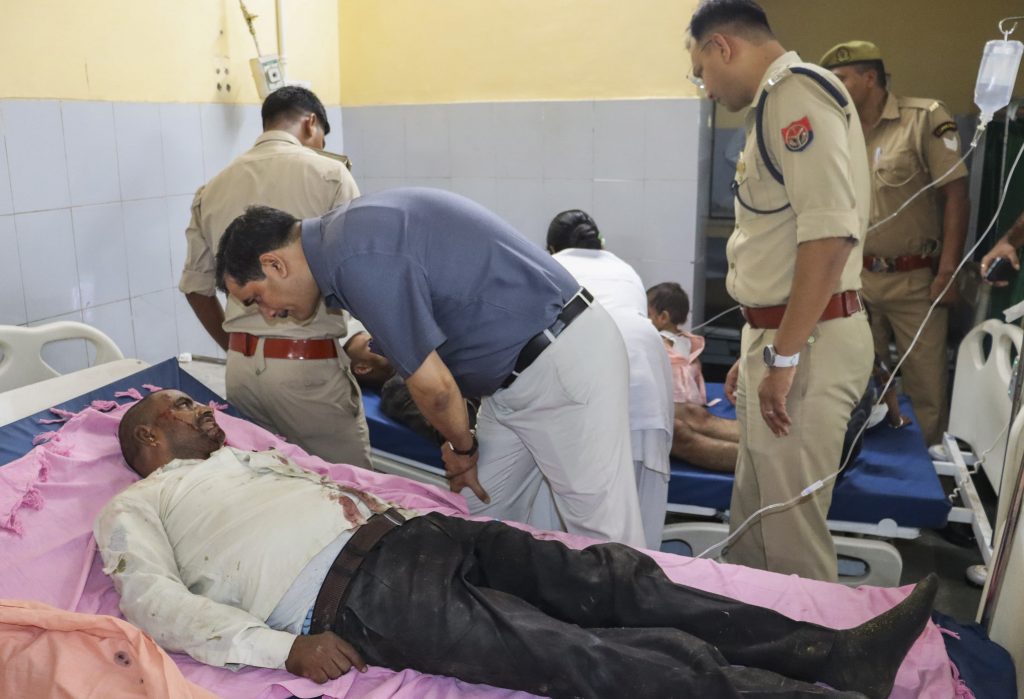 Up Big Accident: 'तेज आवाज के साथ सुनाई दी चीख-पुकार', बुलंदशहर में बस और पिकअप वैन की टक्कर में 10 की मौत 1 18081 Pti08 18 2024 000097B