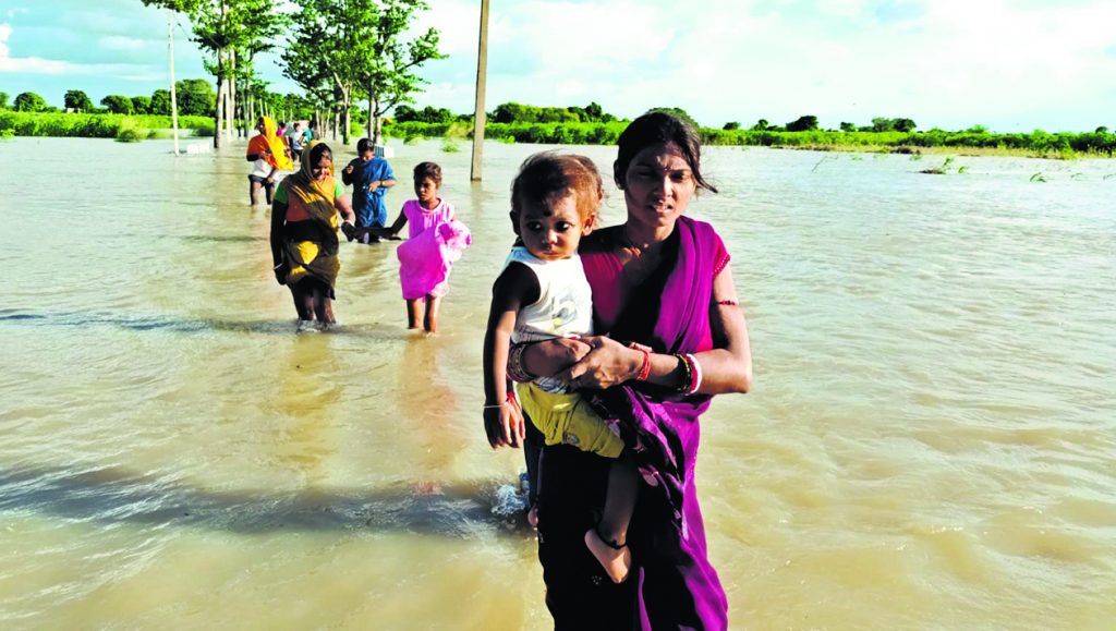 Photos: भागलपुर में रिंग बांध टूटने से उजड़े कई गांव, 1500 परिवार बेघर, देखिए तबाही की तस्वीरें... 14 20Bha 13 20082024 6