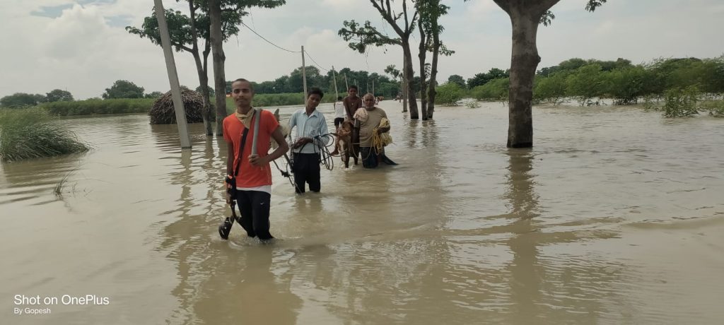 Bihar Video: भागलपुर में और बढ़ सकती है बाढ़ की तबाही, नवगछिया में गंगा की दहाड़ से कांप रहे लोग 4 22Bha Mb 3 22082024 6