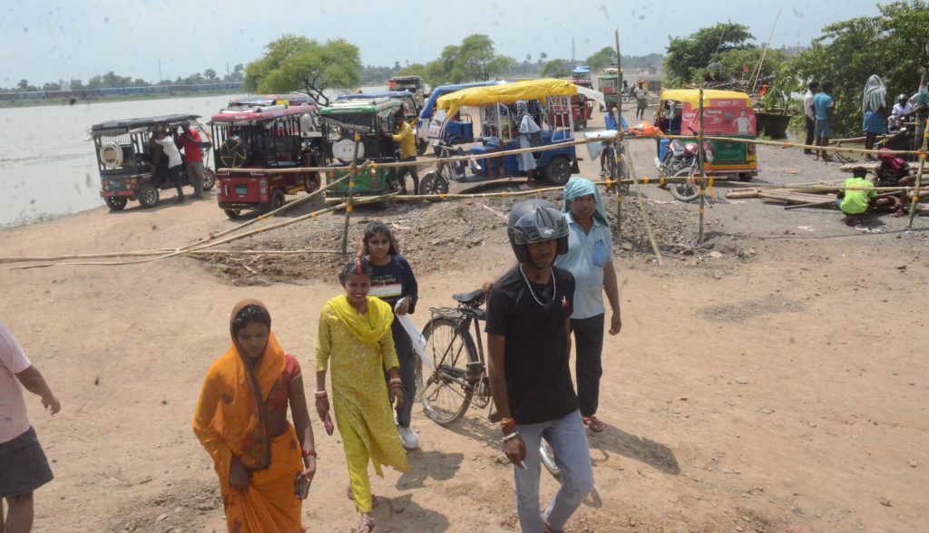 Photos: बिहार में नवगछिया के कई गावों पर बाढ़ का खतरा, भागलपुर में सड़क और रेलमार्ग पर भी संकट गहराया 7 25Bha 17 25082024 6