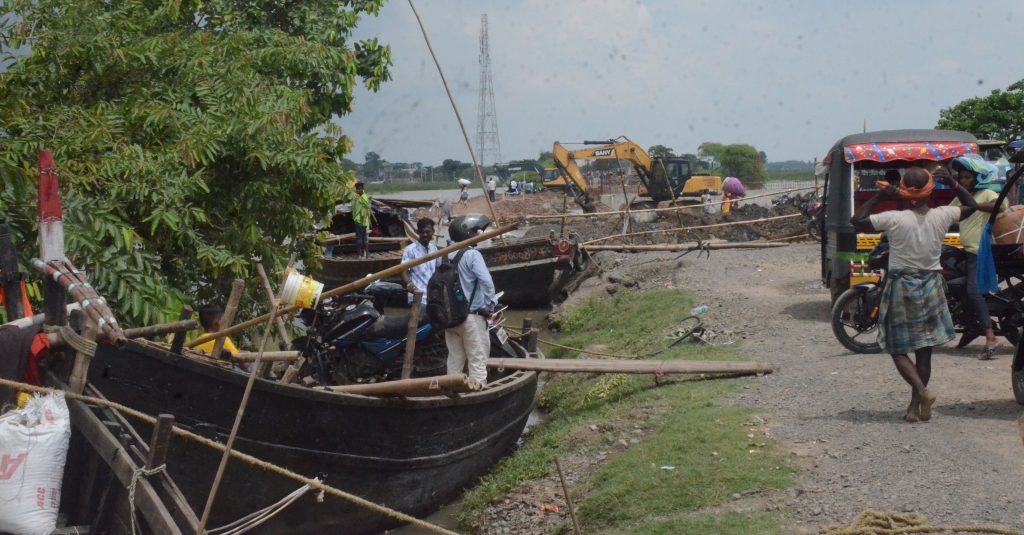 Photos: बिहार में नवगछिया के कई गावों पर बाढ़ का खतरा, भागलपुर में सड़क और रेलमार्ग पर भी संकट गहराया 9 25Bha 22 25082024 6