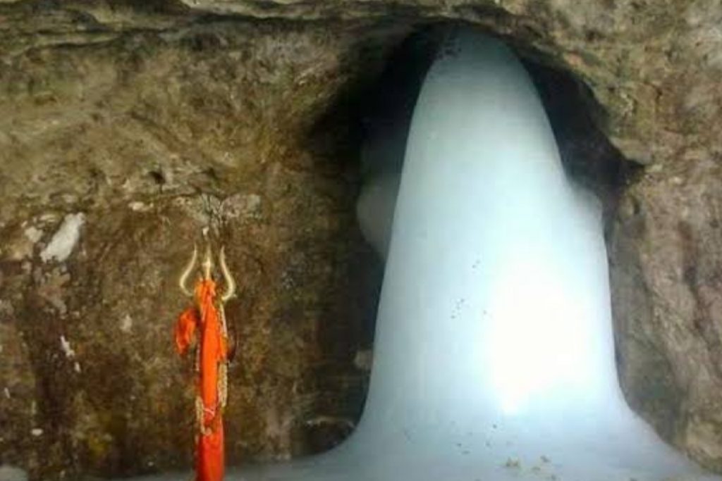 Famous Temples In India: सावन में इन प्रसिद्ध शिवालयों में दर्शन करने से पूरी होती है भक्तों की मनोकामना 2 Amarnath Temple