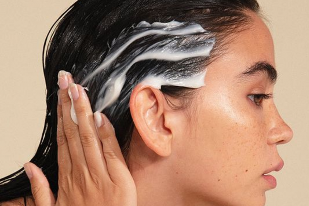 Avocado Hair Mask For Healthy Hair: एवोकाडो और नारियल तेल से बना हेयर मास्क बालों के लिए होता है बेहद फायदेमंद, जानें इसके फायदे 3 Avocado Hair Mask