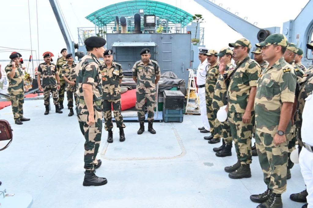 West Bengal : बीएसएफ के महानिदेशक ने लिया जायजा, बांग्लादेश से जुड़ी जल व थल सीमाएं कितनी हैं सुरक्षित 2 Bsf 11