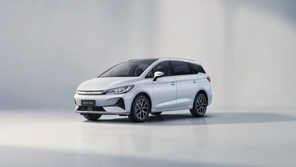 Byd ने भारत में नई कार का टीजर लॉन्च किया 1 Byd M6