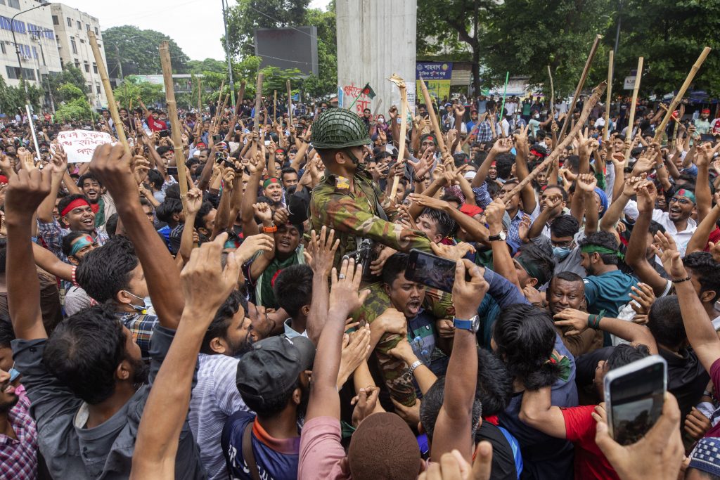 Bangladesh Protests : बांग्लादेश में हिंदुओं के साथ अब क्या होगा? 3 Bangladesh Protest 2