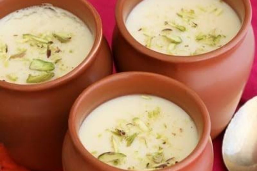 West Bengal ट्रिप पर हेल्थ की है चिंता, तो ट्राई करें ये मशहूर बंगाली व्यंजन 4 Bhapa Doi
