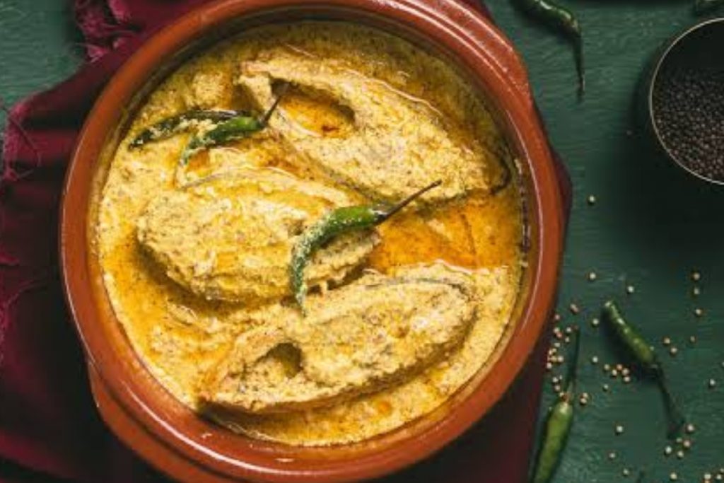 West Bengal ट्रिप पर हेल्थ की है चिंता, तो ट्राई करें ये मशहूर बंगाली व्यंजन 6 Bhapa Ilish