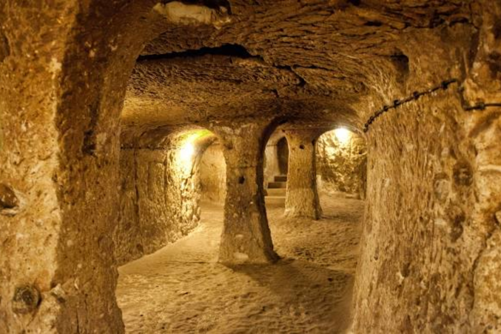 Unesco World Heritage Site: डेरिनकुयू शहर बसा है जमीन के अंदर, आखिर कैसे रहते थे यहां लोग 2 Derinkuyu 1