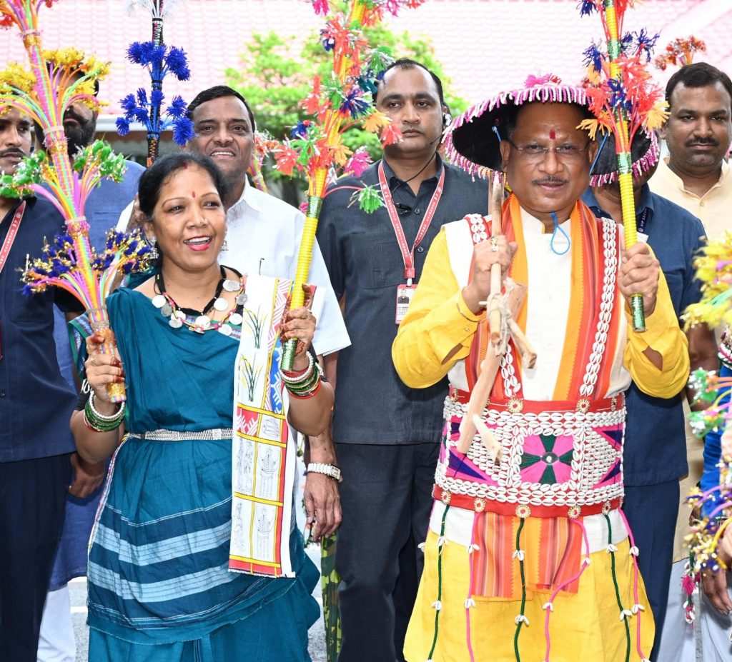 Chhattisgarh News: सीएम विष्णुदेव साय ने मनाया हरेली तिहार, कहा- किसानों की खुशहाली और समृद्धि लाना सरकार की सर्वोच्च प्राथमिकता 1 Img 20240804 Wa0000