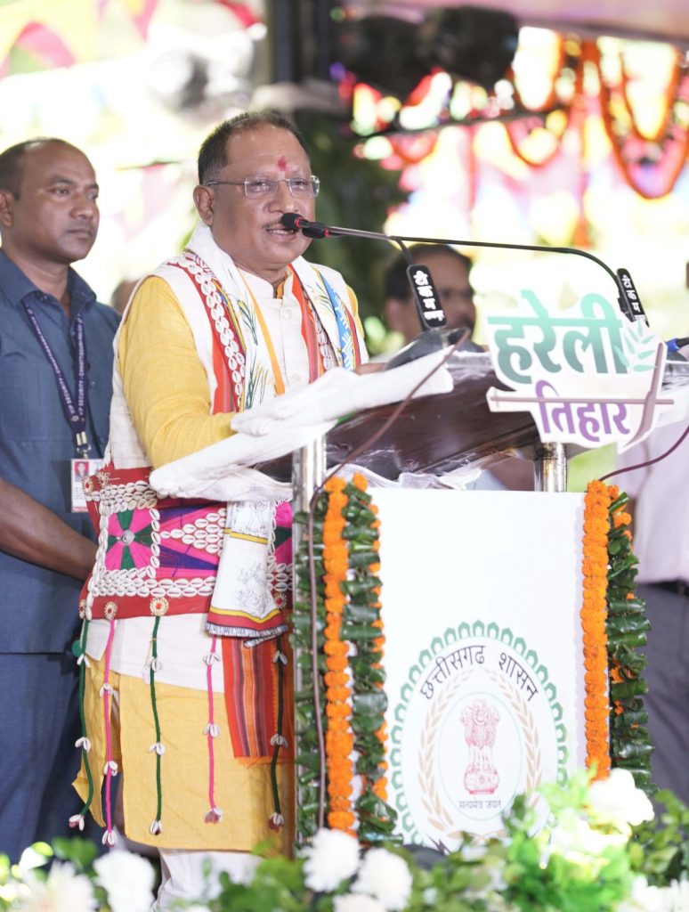 Chhattisgarh News: सीएम विष्णुदेव साय ने मनाया हरेली तिहार, कहा- किसानों की खुशहाली और समृद्धि लाना सरकार की सर्वोच्च प्राथमिकता 2 Img 20240804 Wa0001