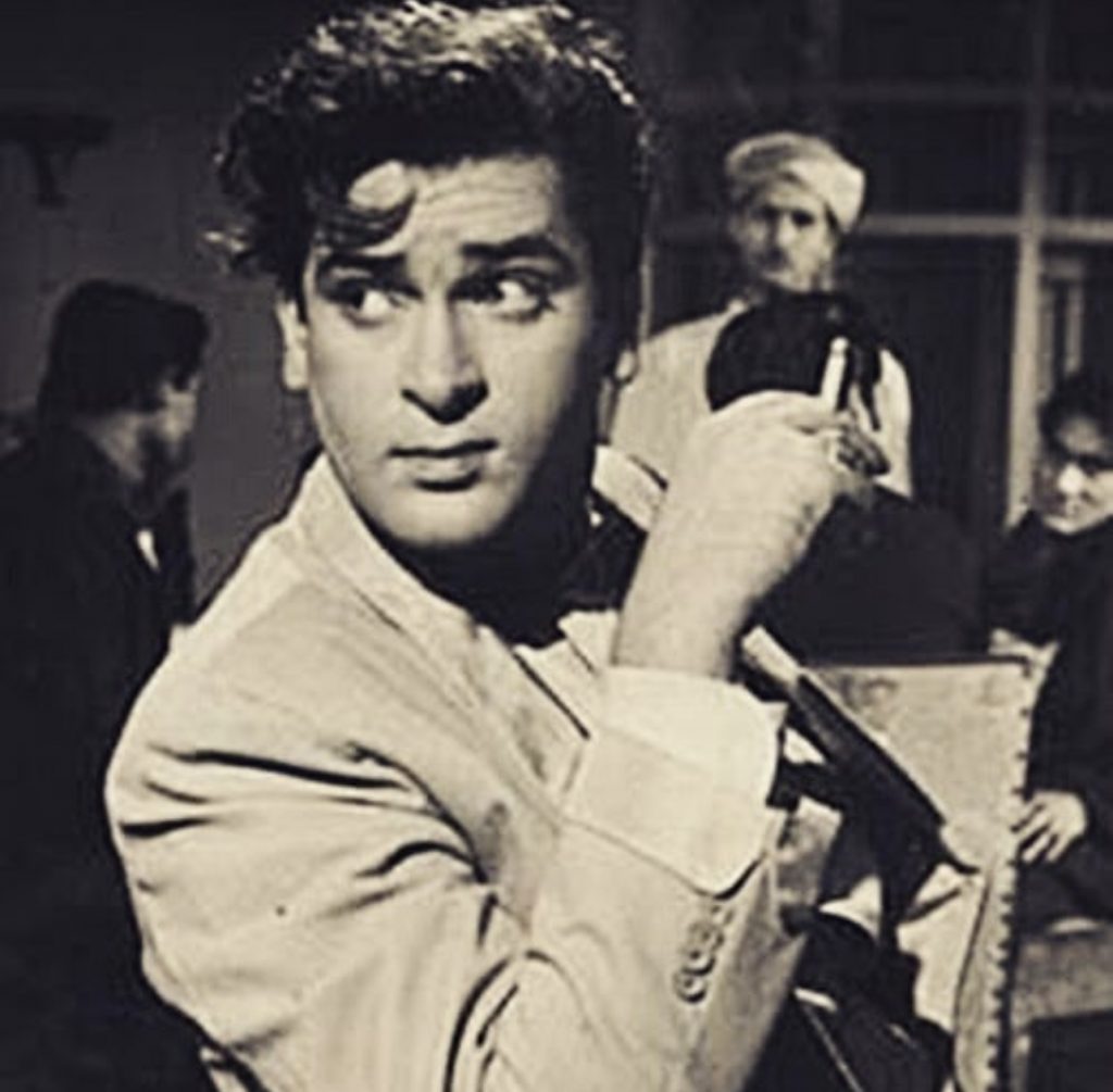 Remembering Shammi Kapoor: एक्टर जिसने एक्टिंग के साथ-साथ डांस में भी मचाई धूम 2 Remembering Shammi Kapoor