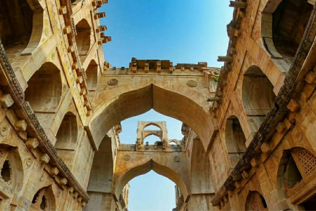 Mp Tourism: खूनी दरवाजा है चंदेरी किले का खून से लथपथ दरवाजा 2 Inside Chanderi Fort