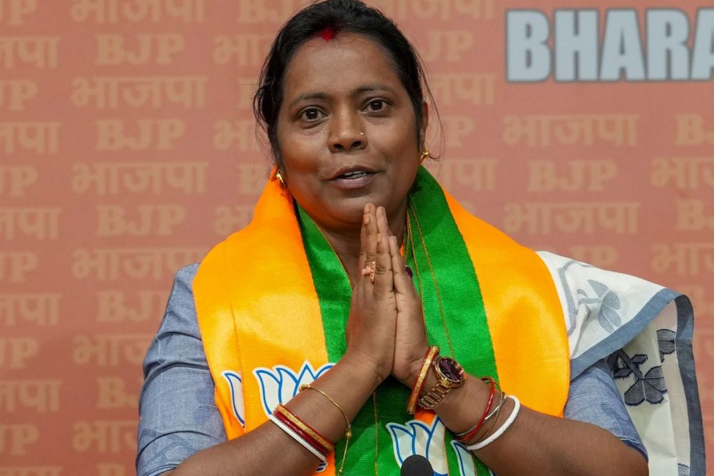 ओडिशा में बड़ा खेला, Bjd छोड़ Bjp में शामिल हुईं ममता मोहंता, एक दिन पहले दिया था राज्यसभा से इस्तीफा 1 Mamata Mohanta 1 1