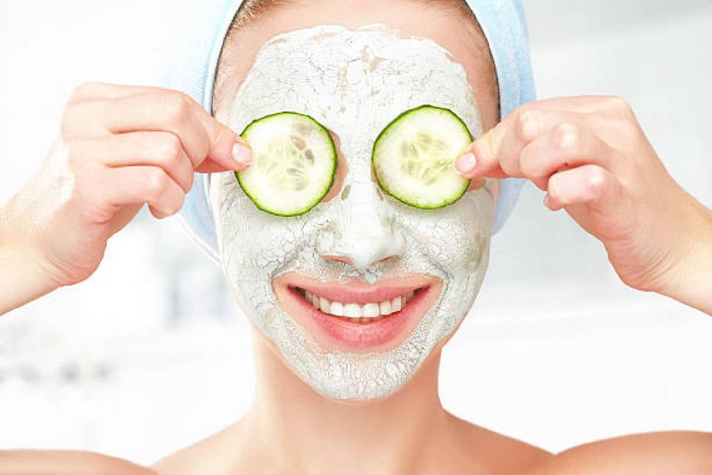 Beauty Tips At Home: चेहरे पर लगाएं इन सब्जियों के फेस पैक, जानें बनाने और लगाने का तरीका 1 New Project 2024 08 02T113909.670
