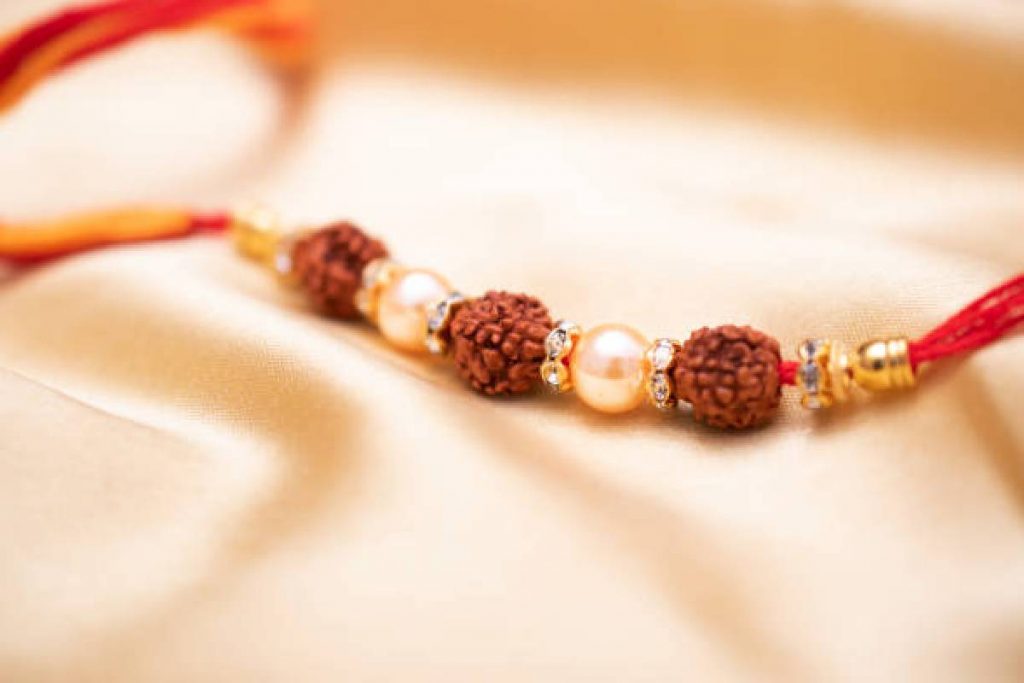 Raksha Bandhan 2024: ट्रेंड में है ये राखियां डिजाइन, भाई की कलाई दिखेगी सबसे अलग 2 New Project 2024 08 03T171117.780