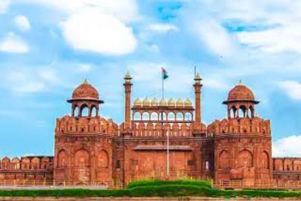 Top Wonders Of Mughal Architecture: मुगल वास्तुकला में बनी ये खूबसूरत संरचनाएं हैं लोकप्रिय पर्यटन स्थल 5 Red Fort