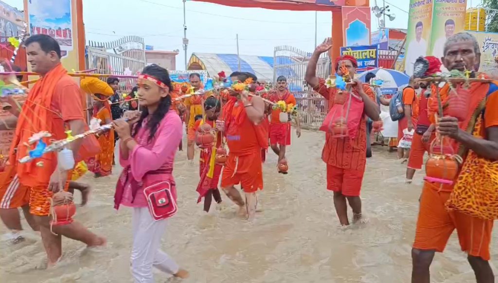 Photos: सुल्तानगंज घाट की 12 सीढ़ी तक चढ़ी गंगा, जर्मन हैंगर भी जलमग्न, कांवरियों की सुविधा हटायी गयी 7 Screenshot 2024 08 12 082203