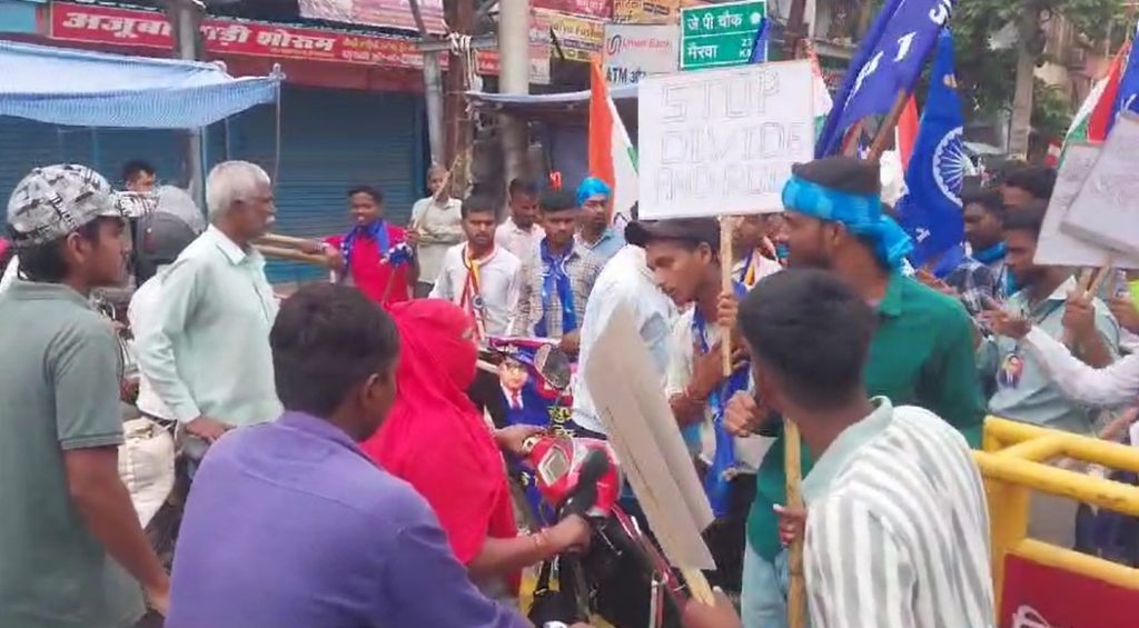 Photos: भारत बंद का बिहार में दिखा असर, ट्रेन व वाहनों को रूकवाया, यात्री व परीक्षार्थी दिखे परेशान 9 Screenshot 2024 08 21 094613