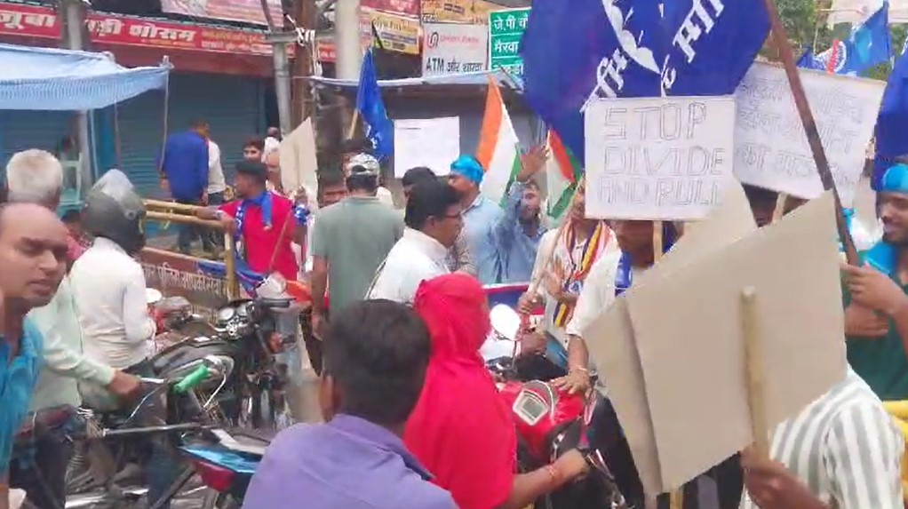 Photos: भारत बंद का बिहार में दिखा असर, ट्रेन व वाहनों को रूकवाया, यात्री व परीक्षार्थी दिखे परेशान 8 Screenshot 2024 08 21 094624