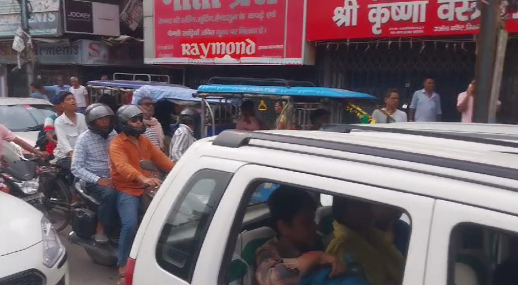 Photos: भारत बंद का बिहार में दिखा असर, ट्रेन व वाहनों को रूकवाया, यात्री व परीक्षार्थी दिखे परेशान 6 Screenshot 2024 08 21 094704
