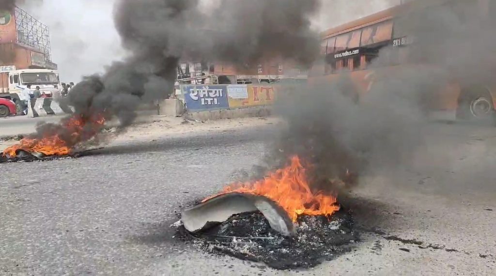 Photos: भारत बंद का बिहार में दिखा असर, ट्रेन व वाहनों को रूकवाया, यात्री व परीक्षार्थी दिखे परेशान 18 Screenshot 2024 08 21 095149