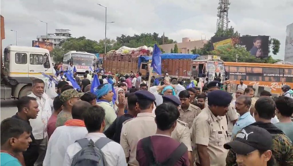 Photos: भारत बंद का बिहार में दिखा असर, ट्रेन व वाहनों को रूकवाया, यात्री व परीक्षार्थी दिखे परेशान 16 Screenshot 2024 08 21 095234