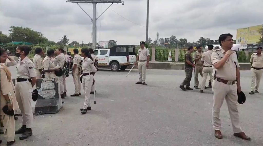 Photos: भारत बंद का बिहार में दिखा असर, ट्रेन व वाहनों को रूकवाया, यात्री व परीक्षार्थी दिखे परेशान 14 Screenshot 2024 08 21 095310