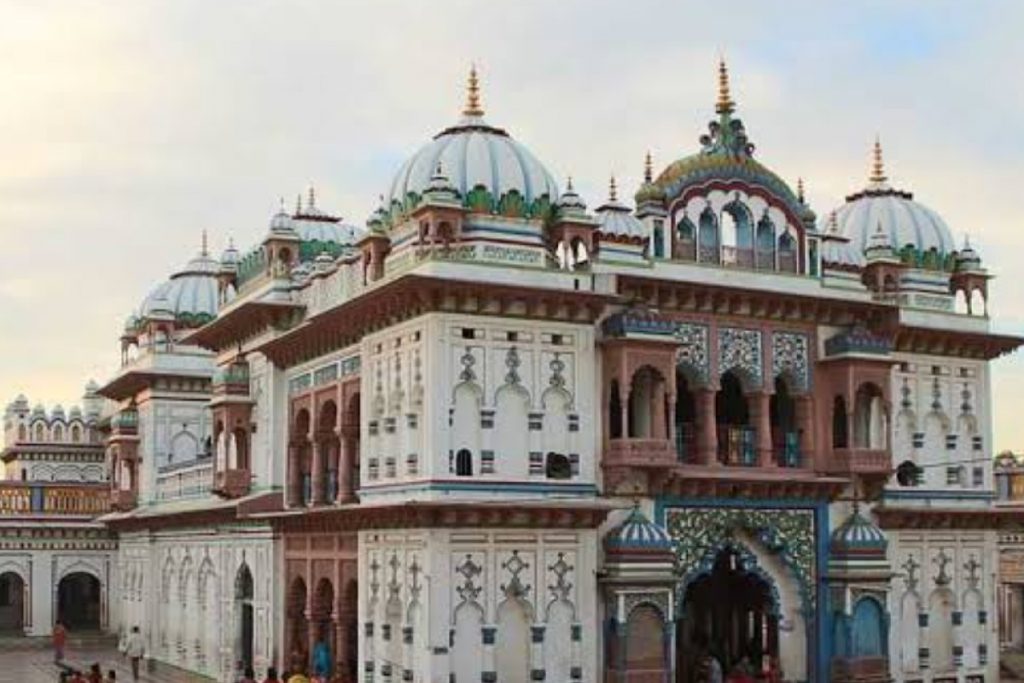 International Tourism: नेपाल टूर का है प्लान, तो जरुर करें इन खूबसूरत जगहों की सैर 2 Shree Janki Temple, Nepal