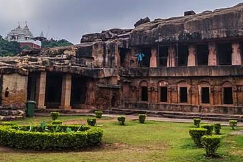 India Tourism: 15 अगस्त की छुट्टी में फैमिली के साथ घूमने के लिए आकर्षक हैं ओडिशा की ये जगहें 4 Udayagiri And Khandagiri Caves