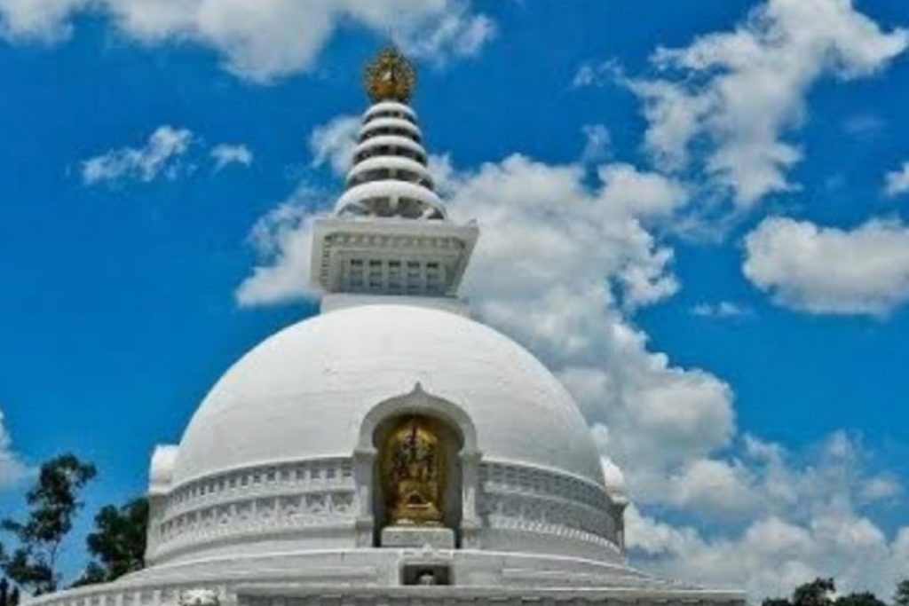Friendship Day 2024: दोस्तों और फैमिली के साथ रांची के इर्द-गिर्द इन जगहों की ट्रिप करें प्लान, यादगार बनेगा सफर 5 Vishwa Shanti Stup, Rajgir