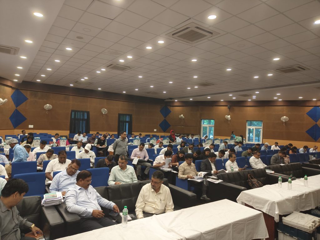 Jharkhand Assembly Election: ईवीएम एवं वीवीपैट का प्रथम स्तरीय निरीक्षण, भारत निर्वाचन आयोग के पदाधिकारी भी रहे मौजूद 2 Whatsapp Image 2024 08 03 At 5.05.59 Pm