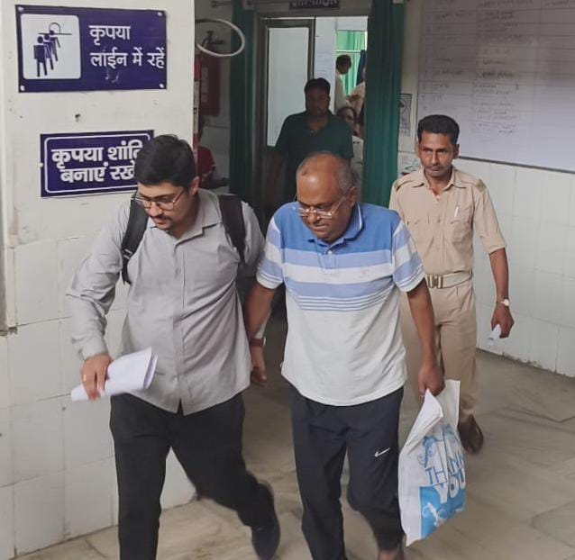 Cbi Raid In Dhanbad: सीबीआई का धनबाद में एक्शन जारी, इनकम टैक्स अफसर से लेकर बड़े व्यापारियों के ठिकानों पर छापेमारी 1 Whatsapp Image 2024 08 27 At 2.40.53 Pm