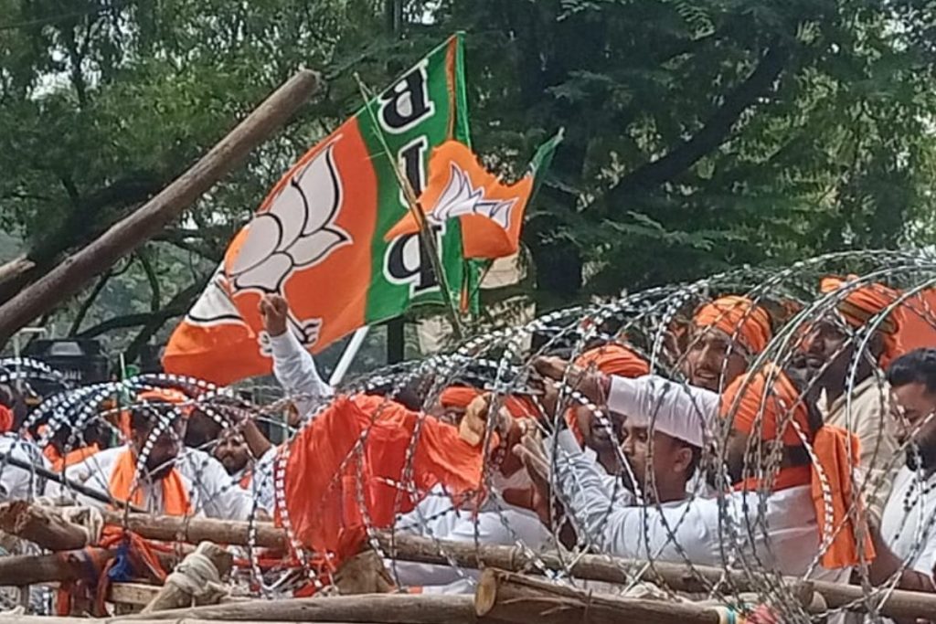 Video: मोरहाबादी रणक्षेत्र में तब्दील, भाजपा की युवा आक्रोश रैली पर दागे आंसू गैस के गोले, हुई पानी की बौछार, कई घायल 3 Bjp Yuva Aakrosh Rally News Today