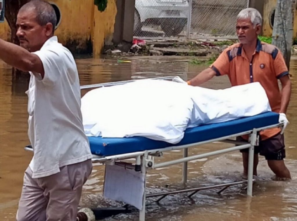 Photo: डूबी राजधानी, तैरते दिखे लोग, देखिए कैसा है पटना शहर का जल जमाव 6 Darbhanga 2