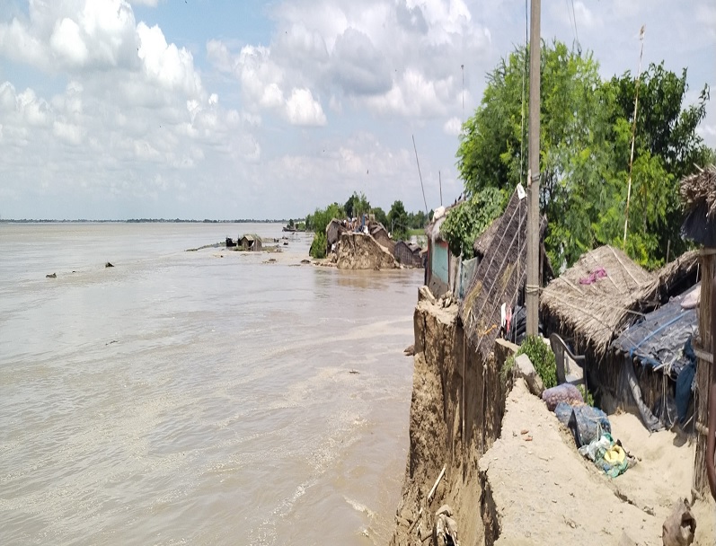 Photos: भागलपुर में रिंग बांध टूटने से उजड़े कई गांव, 1500 परिवार बेघर, देखिए तबाही की तस्वीरें... 11 Dffghfhfh