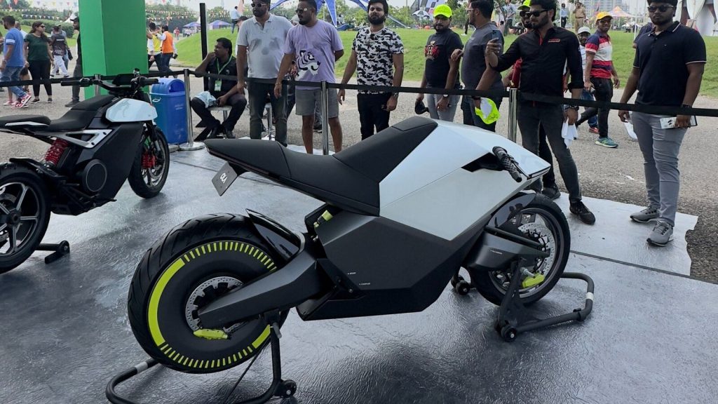 Ola Electric Bike से सबको सरप्राइज देंगे भाविश अग्रवाल, 15 अगस्त को होगी अनवील 2 Fhdfhdfhdfh