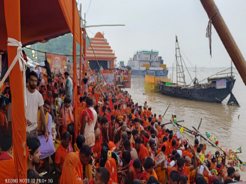 Photos: सुल्तानगंज घाट की 12 सीढ़ी तक चढ़ी गंगा, जर्मन हैंगर भी जलमग्न, कांवरियों की सुविधा हटायी गयी 1 Ghat