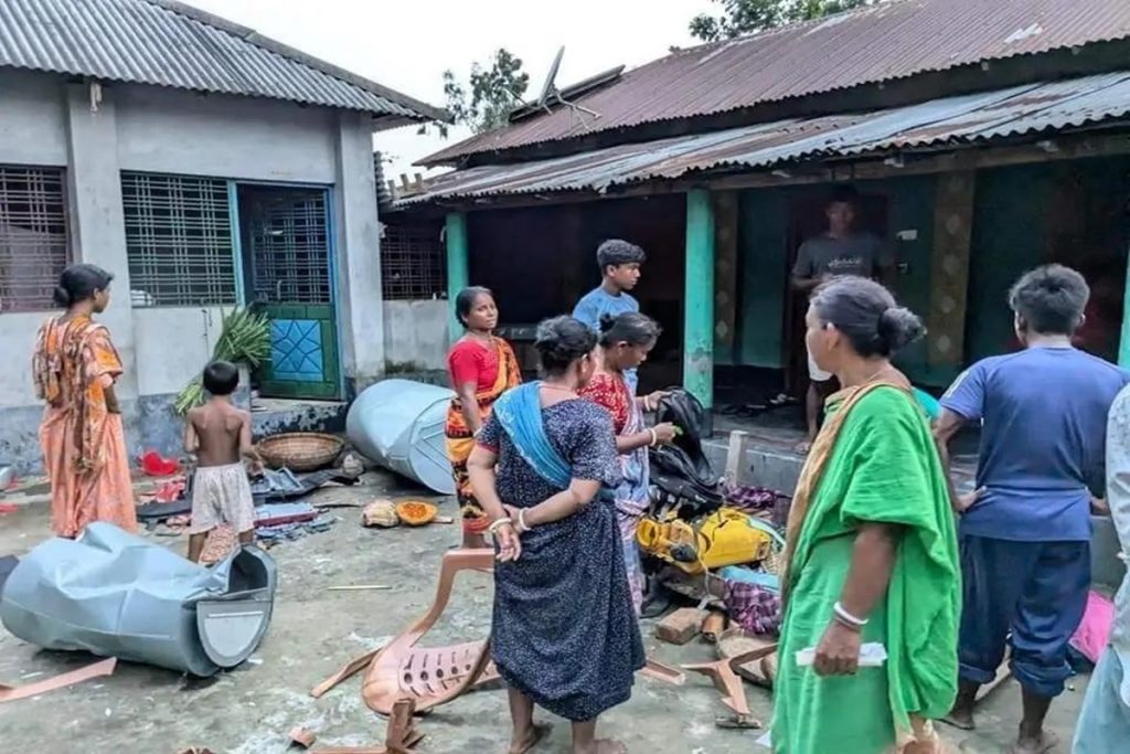Bangladesh Protests : बांग्लादेश में हिंदुओं के साथ अब क्या होगा? 2 Hindu