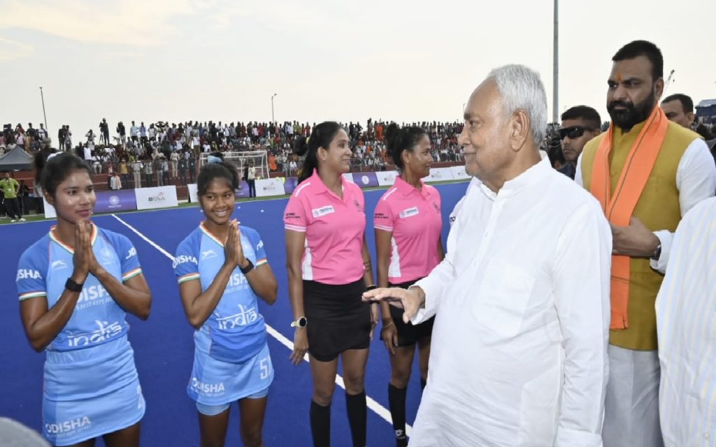 Bihar Sports University: सीएम ने बिहार के खिलाड़ियों को दी सौगात, खेल अकादमी का किया उद्घाटन 2 Hockey