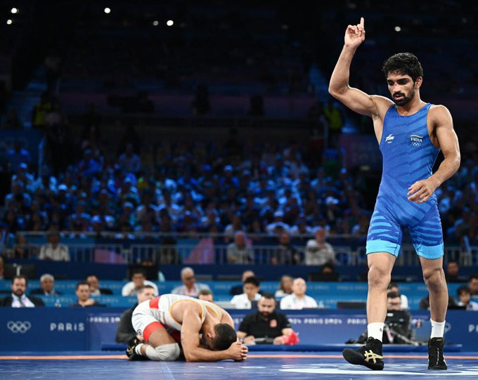 Olympics: Aman Sehrawat ने 10 घंटे में 4.6 किलोग्राम वजन घटाकर जीता ब्रोंज 2 Image 141