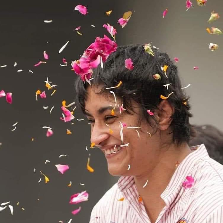 Vinesh Phogat:पूरे गांव से इनामी राशि, 750 किलो लड्डू;घर पर विनेश फोगट का कैसे हुआ स्वागत 1 Image 232