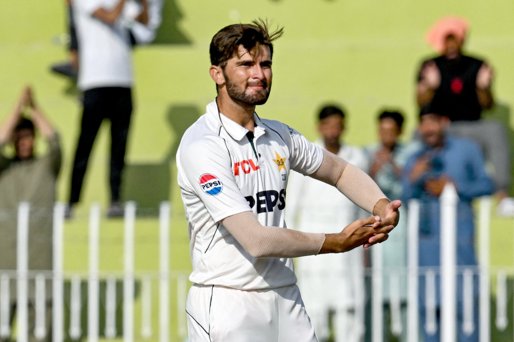 Pak Vs Ban:पाकिस्तान टीम में दरार? Ban से हार के बाद शाहीन-मसूद की क्लिप वायरल 1 Image 335