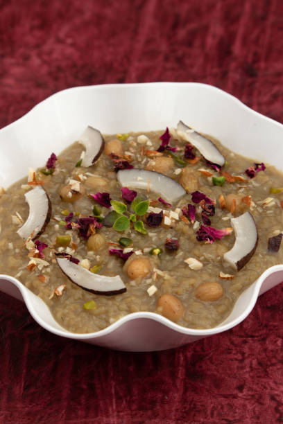 Gud Kheer Recipe: इस जन्माष्टमी कम सामग्रियों के साथ बनाएं गुड़ की खीर, यहां देखें रेसिपी 1 Istockphoto 1469842252 612X612 1