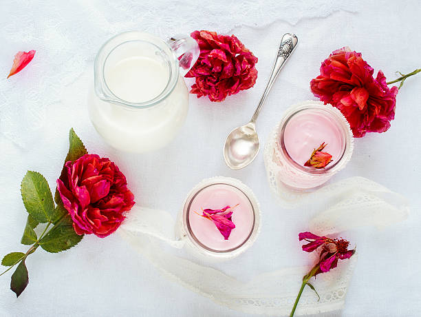 Skin Care Tips: दही के साथ इन चीजों को मिलाकर बनाए फेस पैक, ग्लोइंग दिखेगी स्किन 1 Istockphoto 522527073 612X612 1