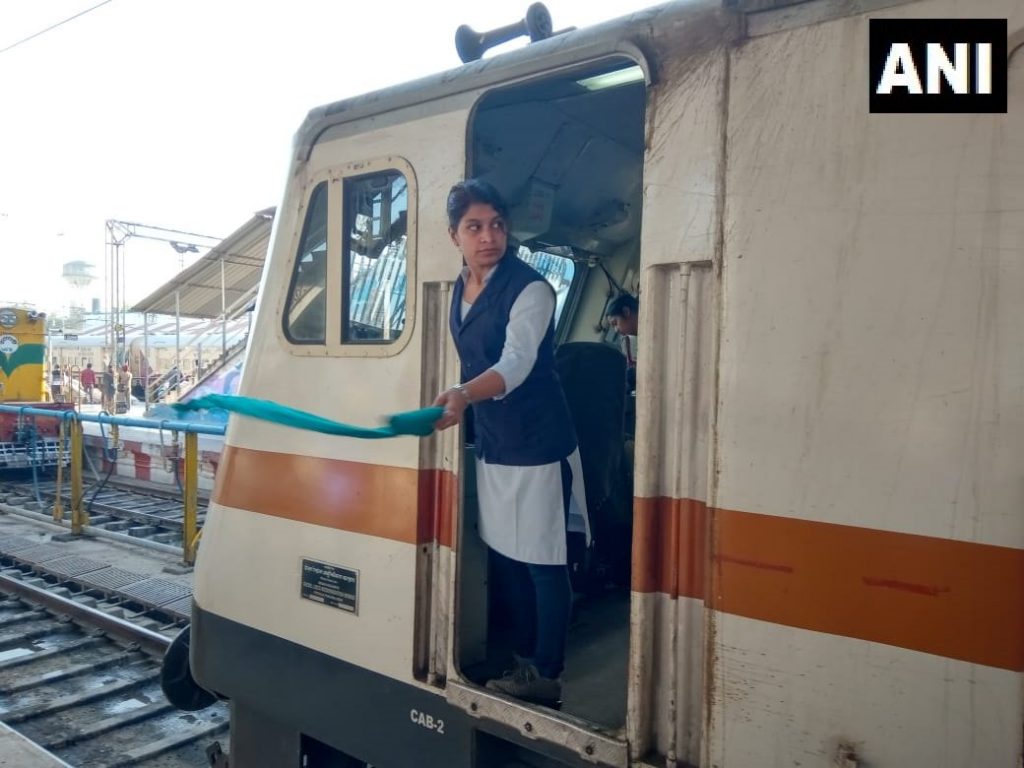 Loco Pilot Salary: लोको पायलट को मिलती है मोटी सैलरी, जानें हर महीने अकाउंट में आते हैं कितने रुपये 2 Loco Pilot 1